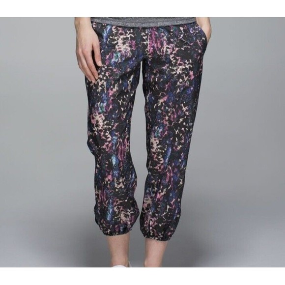 Lululemon Womens Om Pant Floral Black Multi Fold Over Waist Jogger Pant Sz 4 - Picture 2 of 10